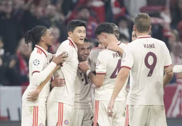 JIUYOU体育 Rookie迎来十五赛季出色发挥，拜仁观众热烈欢呼！